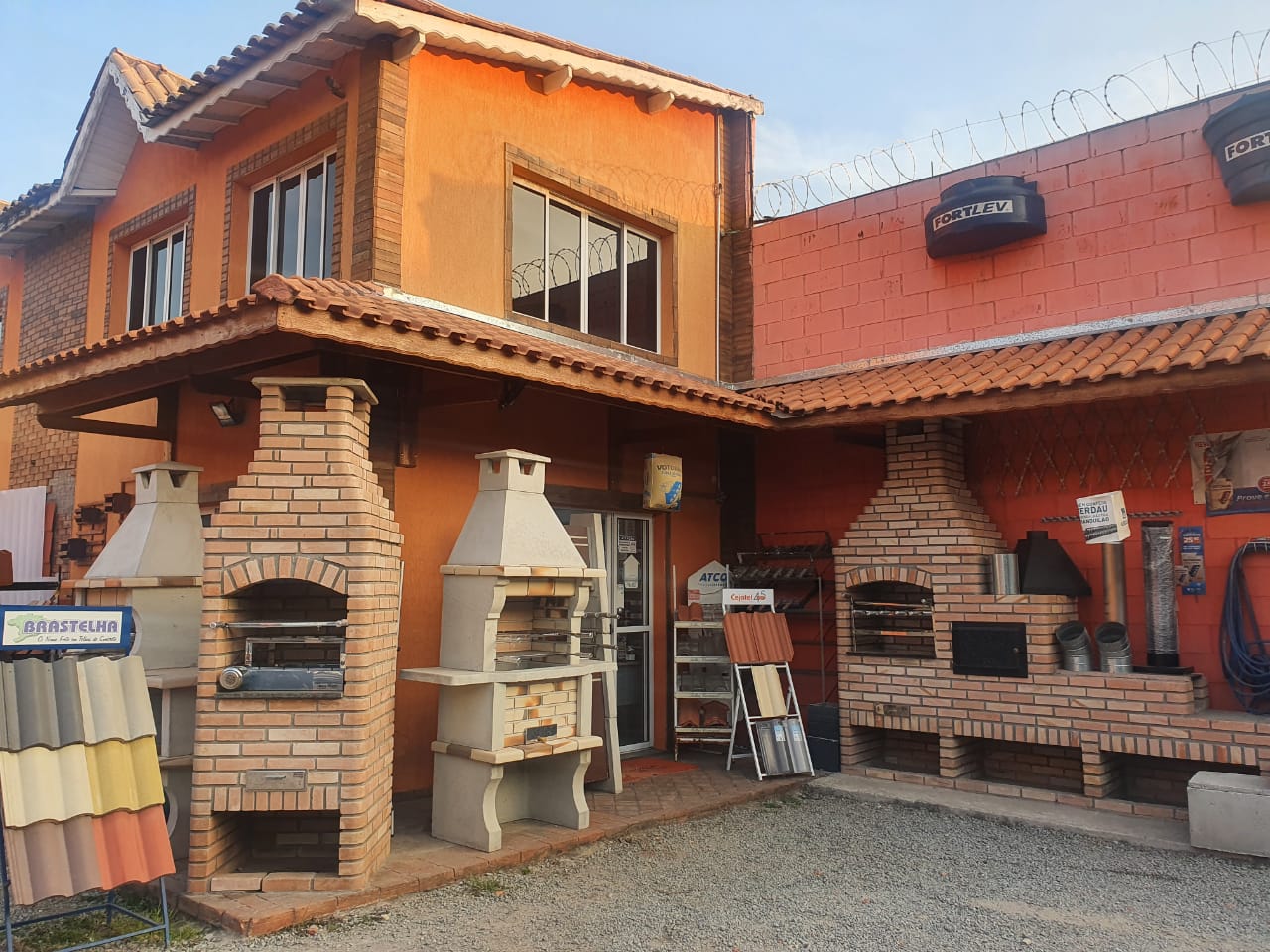 01-pinguim-construcoes-loja