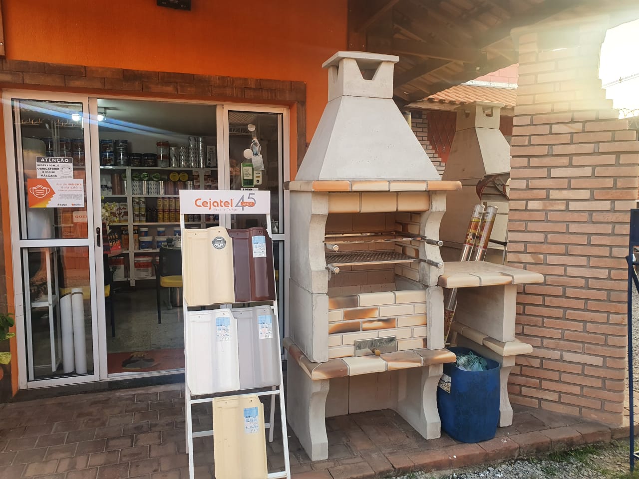 03-pinguim-construcoes-loja
